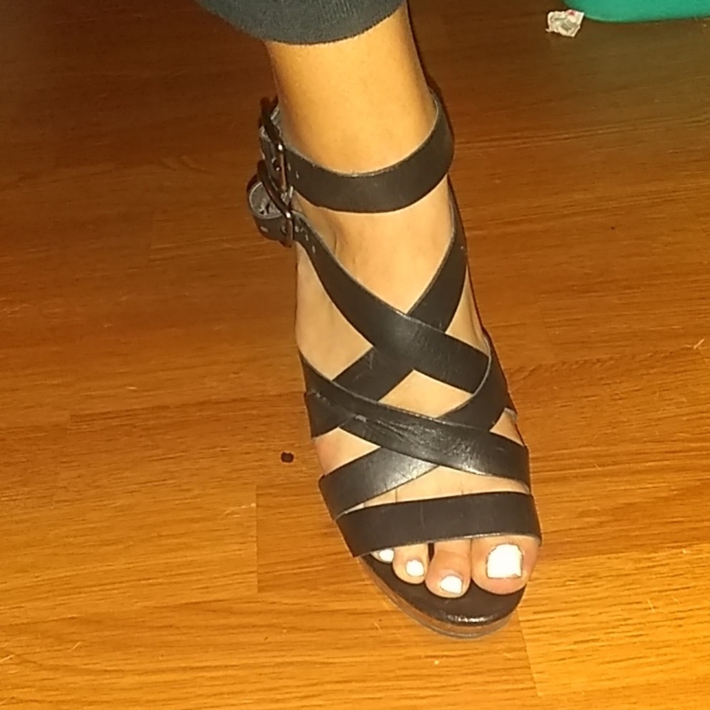 Shoes - Picture 6 of 8